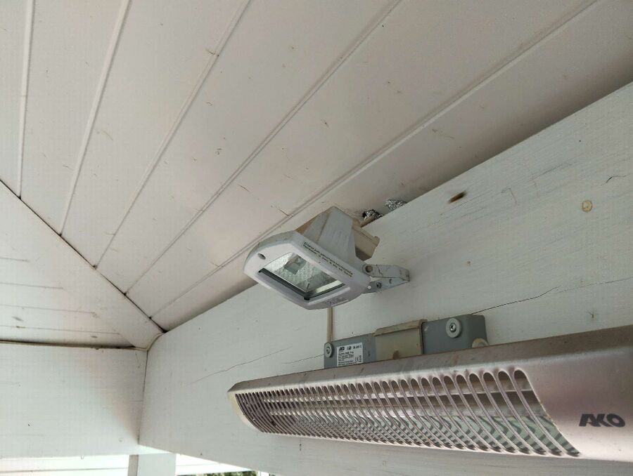 Bee nest at the house remove