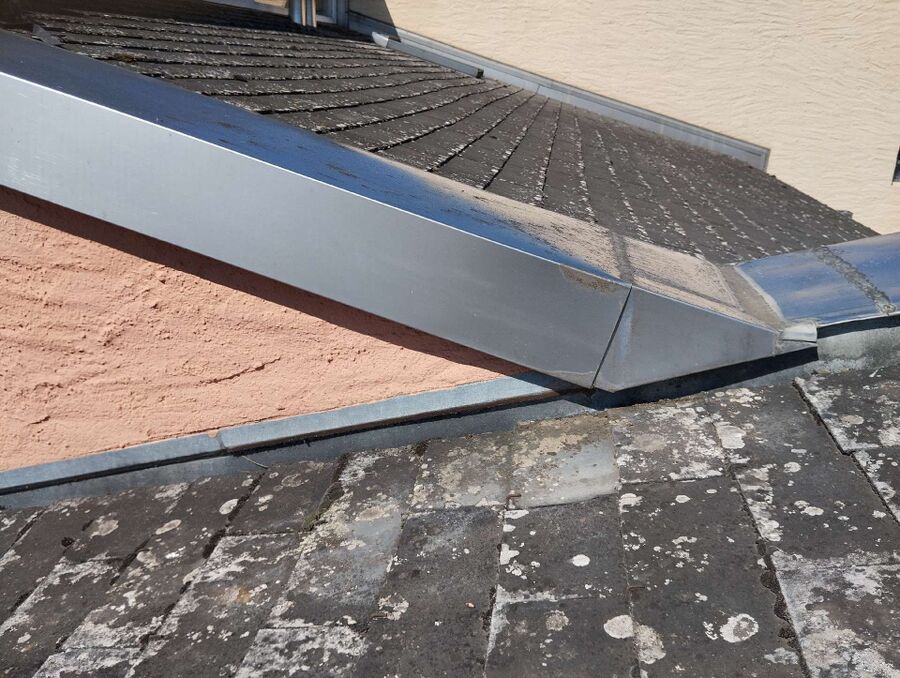 Bee nest at the house remove