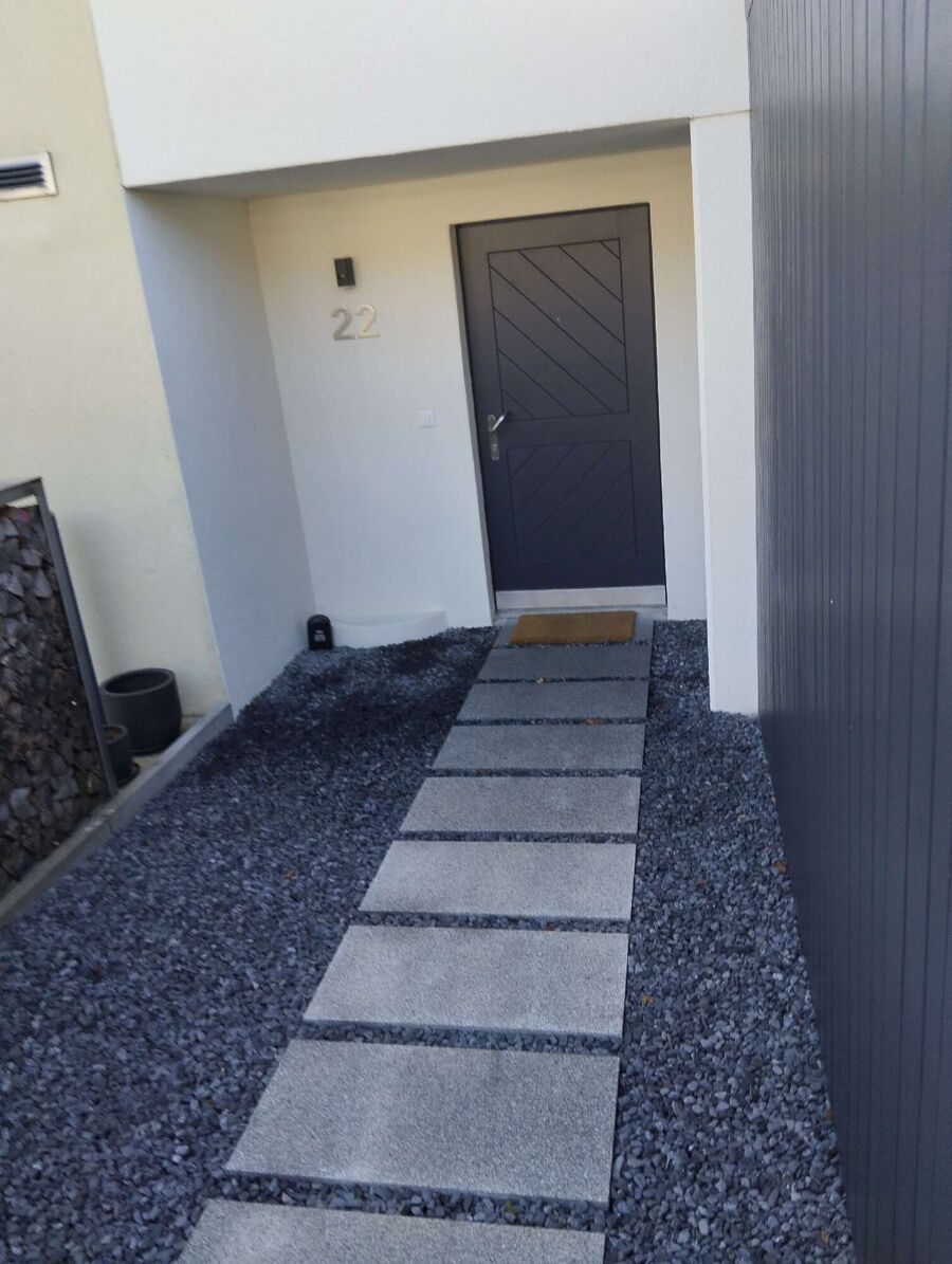 Relocate bees & remove bee nest